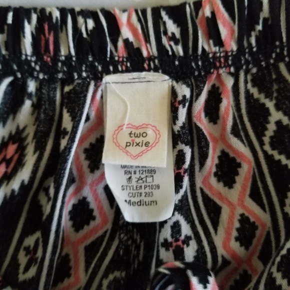 Flowy Shorts size M Tribal Design Black and White - Picture 3 of 4